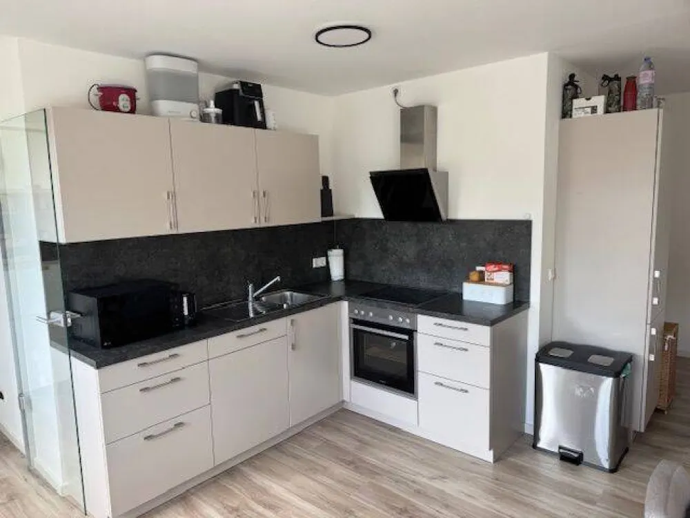 HELLE, RUHIGE 4-ZIMMER WOHNUNG IN GUTER LAGE! 2 BÄDERN, VOLLAUSGESTATTETE KÜCHE UND TG-PLATZ