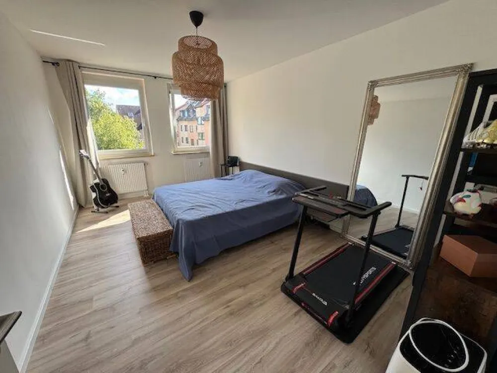 HELLE, RUHIGE 4-ZIMMER WOHNUNG IN GUTER LAGE! 2 BÄDERN, VOLLAUSGESTATTETE KÜCHE UND TG-PLATZ