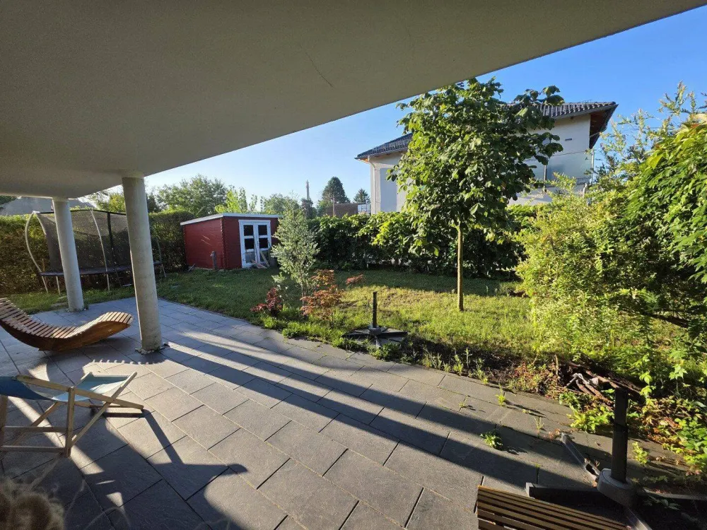Wohnen mit Hausgefühl: Eigener Garten, große Terrasse & viel Licht