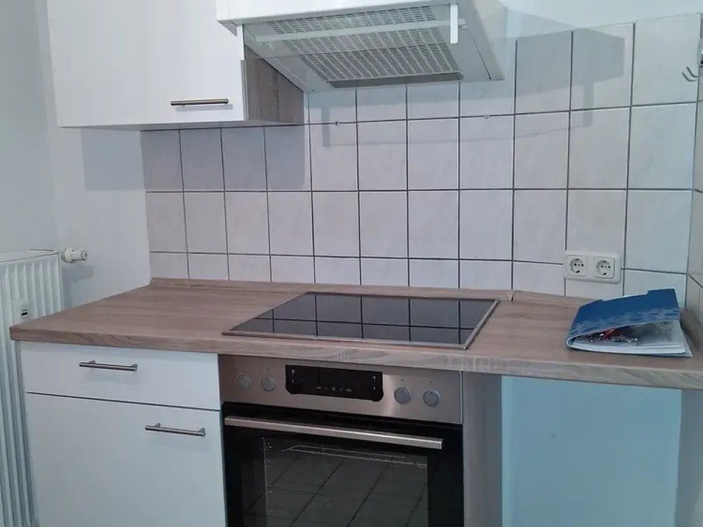 Gemütliche 2 1/2 Zimmer Wohnung im Sockelgeschoss mit Einbauküche