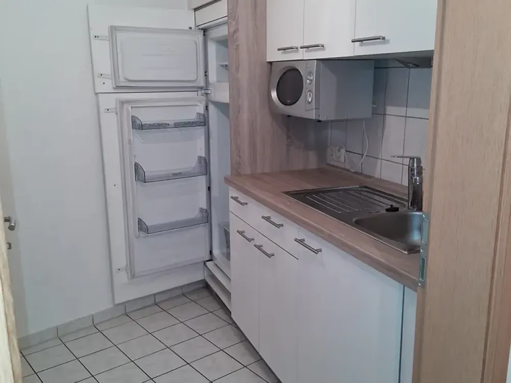 Gemütliche 2 1/2 Zimmer Wohnung im Sockelgeschoss mit Einbauküche
