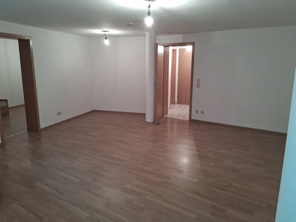 Gemütliche 2 1/2 Zimmer Wohnung im Sockelgeschoss mit Einbauküche