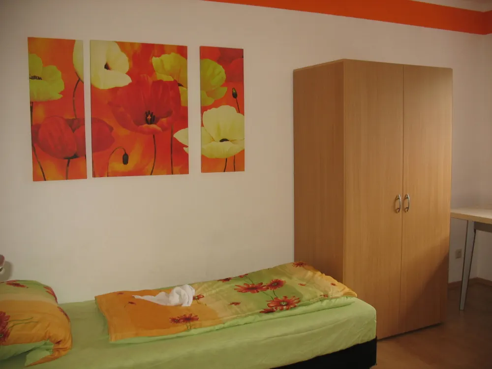 Fully furnished room central but quiet, no commission