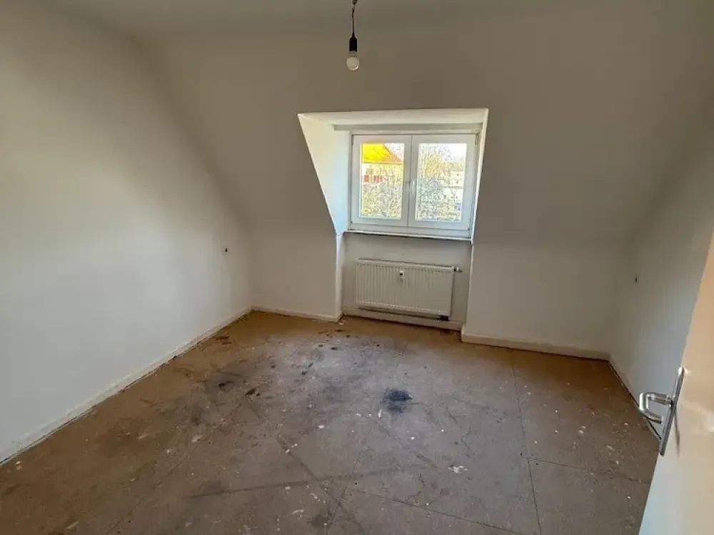 Gemütliche Dachgeschosswohnung mit Dachschräge