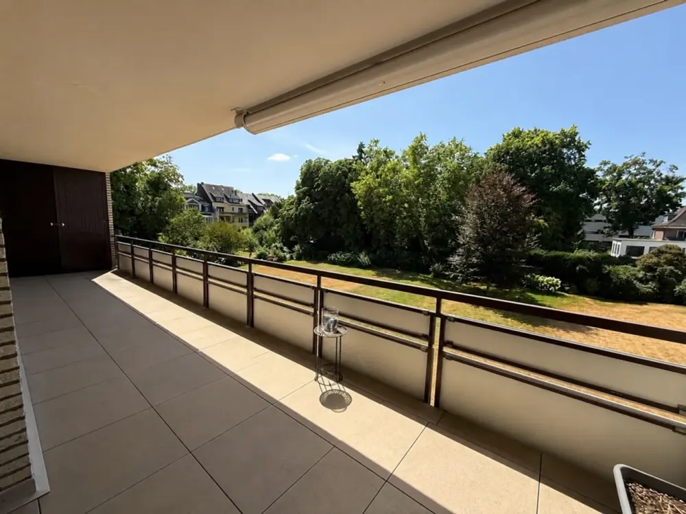 Stilvolle 3-Zimmerwohnung mit großem Sonnenbalkon und modernem Bad in Top-Lage von Krefeld-Cracau