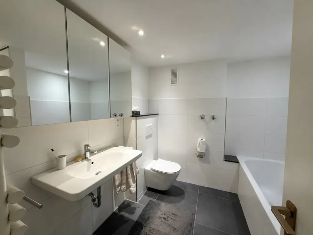 Stilvolle 3-Zimmerwohnung mit großem Sonnenbalkon und modernem Bad in Top-Lage von Krefeld-Cracau