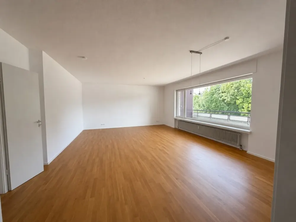Stilvolle 3-Zimmerwohnung mit großem Sonnenbalkon und modernem Bad in Top-Lage von Krefeld-Cracau