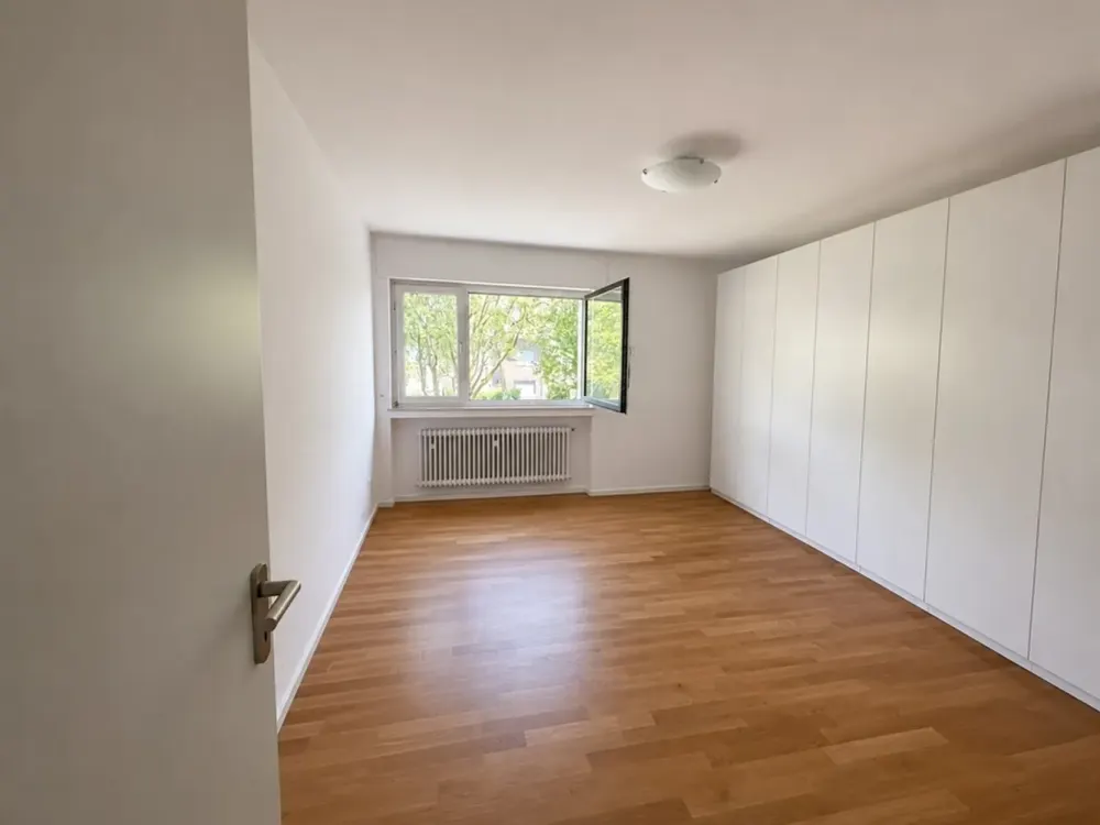Stilvolle 3-Zimmerwohnung mit großem Sonnenbalkon und modernem Bad in Top-Lage von Krefeld-Cracau