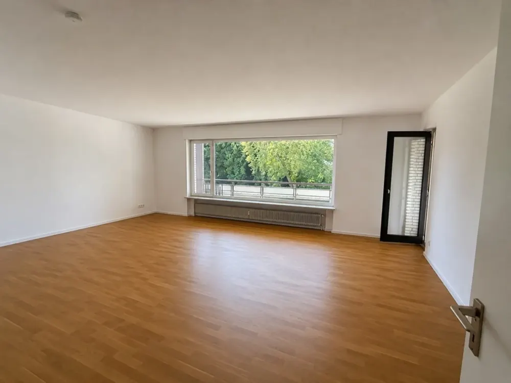 Stilvolle 3-Zimmerwohnung mit großem Sonnenbalkon und modernem Bad in Top-Lage von Krefeld-Cracau
