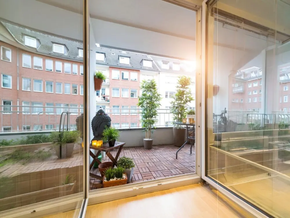 Exklusiv möbliertes Apartment mit Balkon in Unterbilk