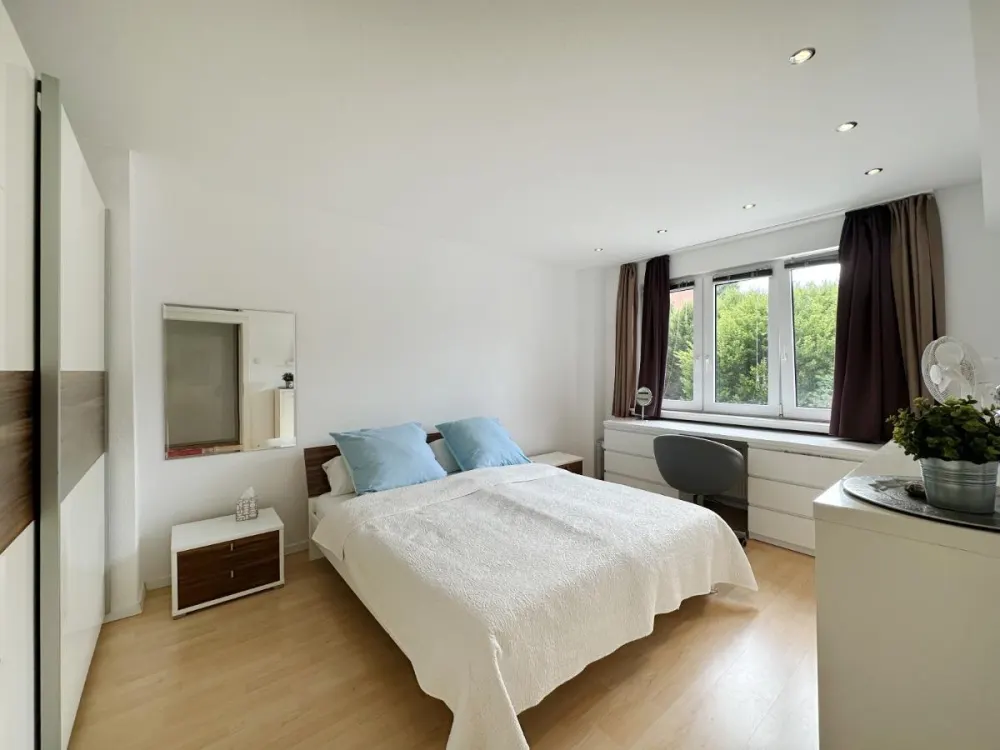 Exklusiv möbliertes Apartment mit Balkon in Unterbilk