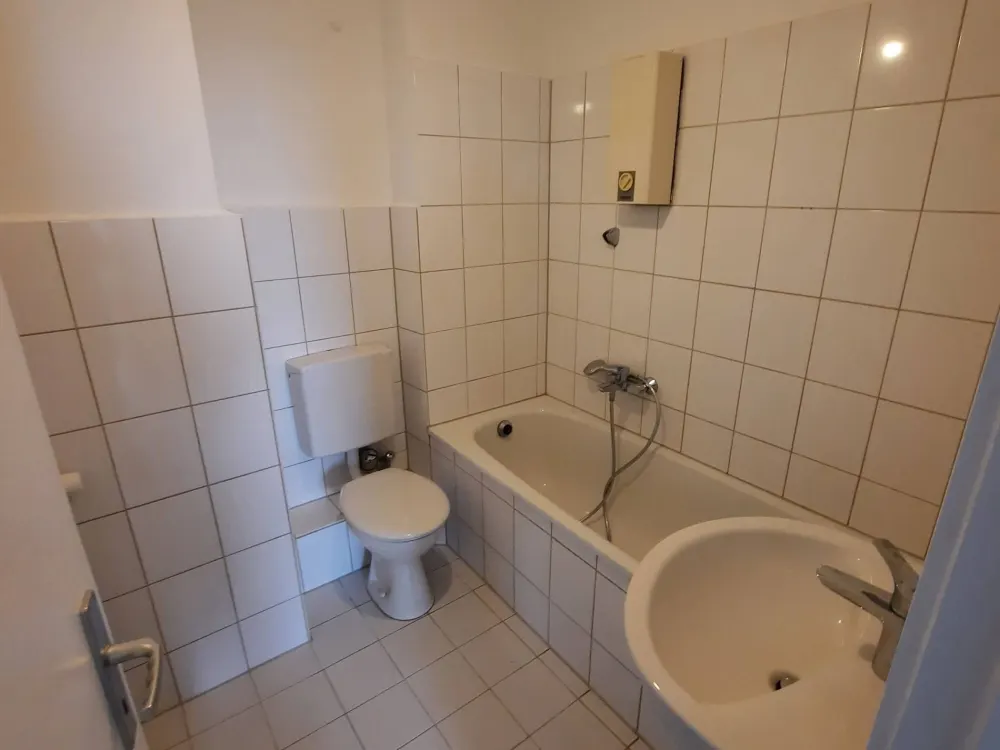 Über den Dächern Schiffbeks: 2-Zimmer-Wohnung mit Balkon
