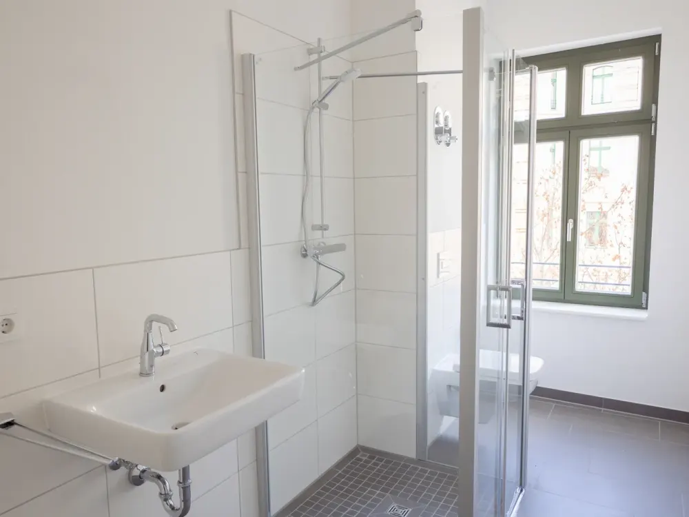 Modern Old Building Apartment with Balcony and High-Quality Fitted Kitchen, WE10