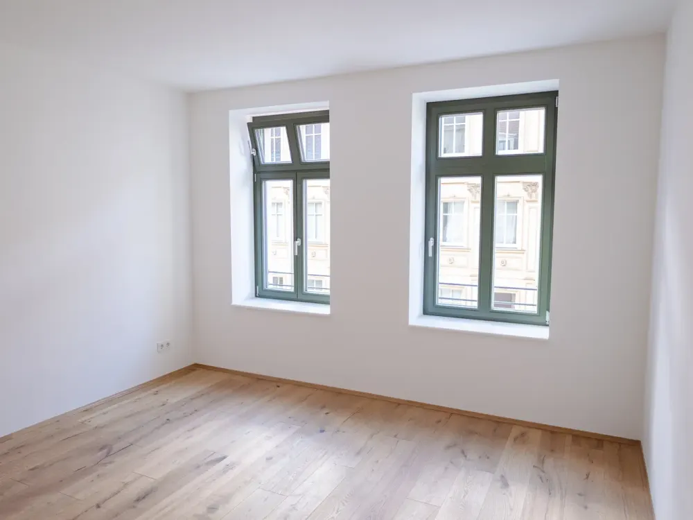 Modern Old Building Apartment with Balcony and High-Quality Fitted Kitchen, WE10