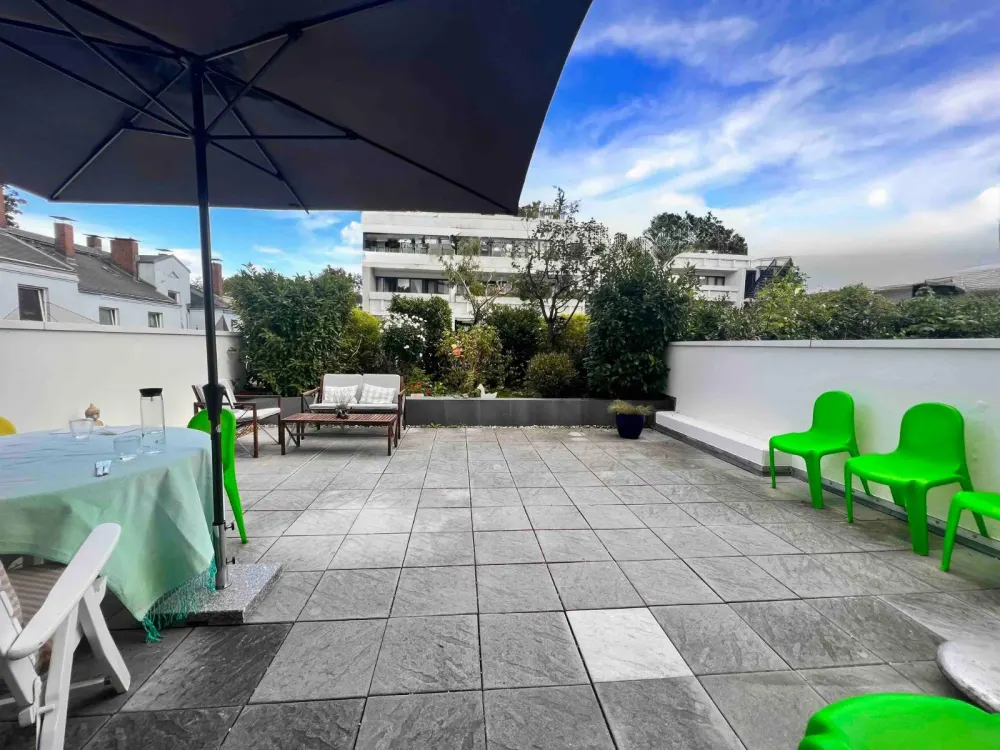 2-Zimmer-Wohnung möbliert auf Zeit, Pöseldorf, 90 m² Terrasse