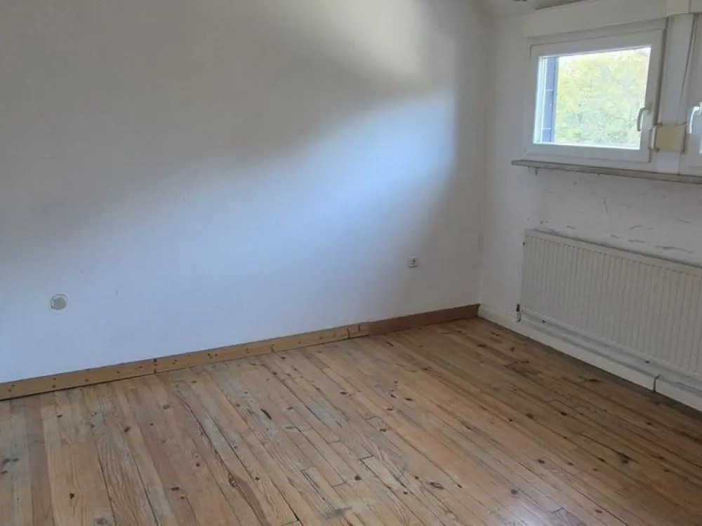 2 Room Apartment with Kitchen and Bathroom in the Attic for Rent in Völklingen