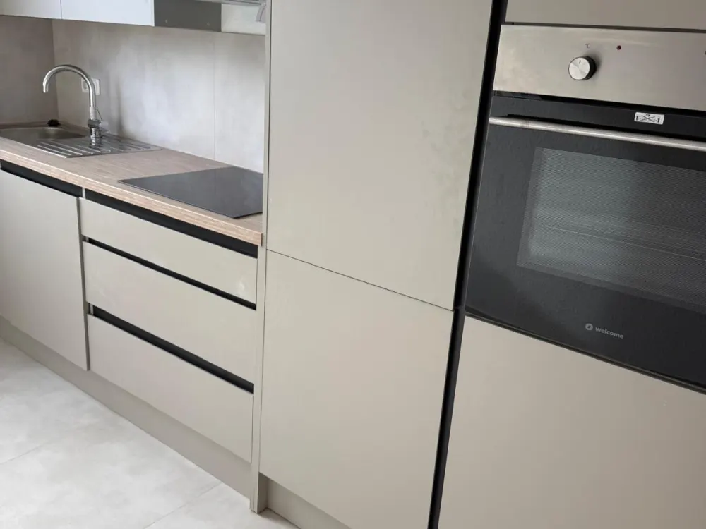 3-Room Apartment Fully Renovated with Fitted Kitchen