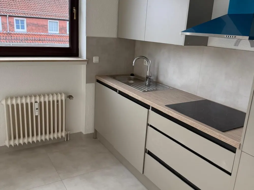 3-Room Apartment Fully Renovated with Fitted Kitchen