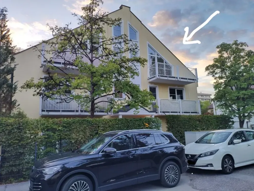 Neu renovierte 2-Zimmer-Wohnung mit Balkon, Kellerabteil, (Duplex) und Dachboden in Trudering