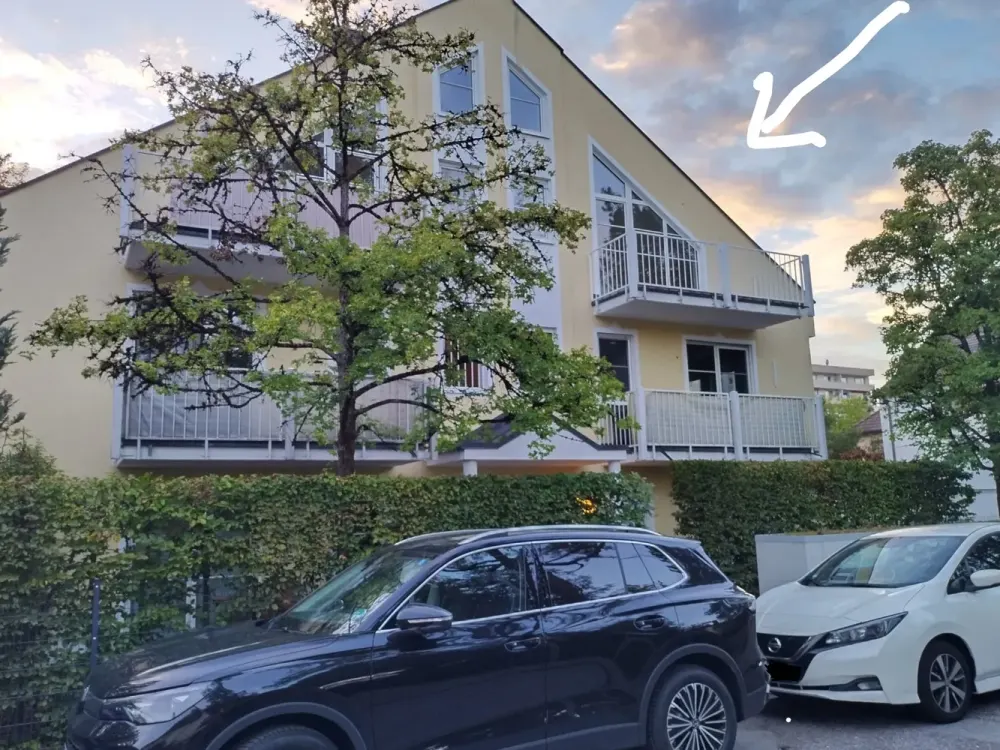 Neu renovierte 2-Zimmer-Wohnung mit Balkon, Kellerabteil, (Duplex) und Dachboden in Trudering