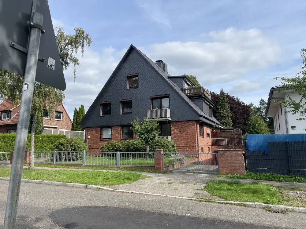 Singlewohnung mit Charakter: 2,5-Zimmer-Dachgeschosswohnung in Hamburg-Billstedt