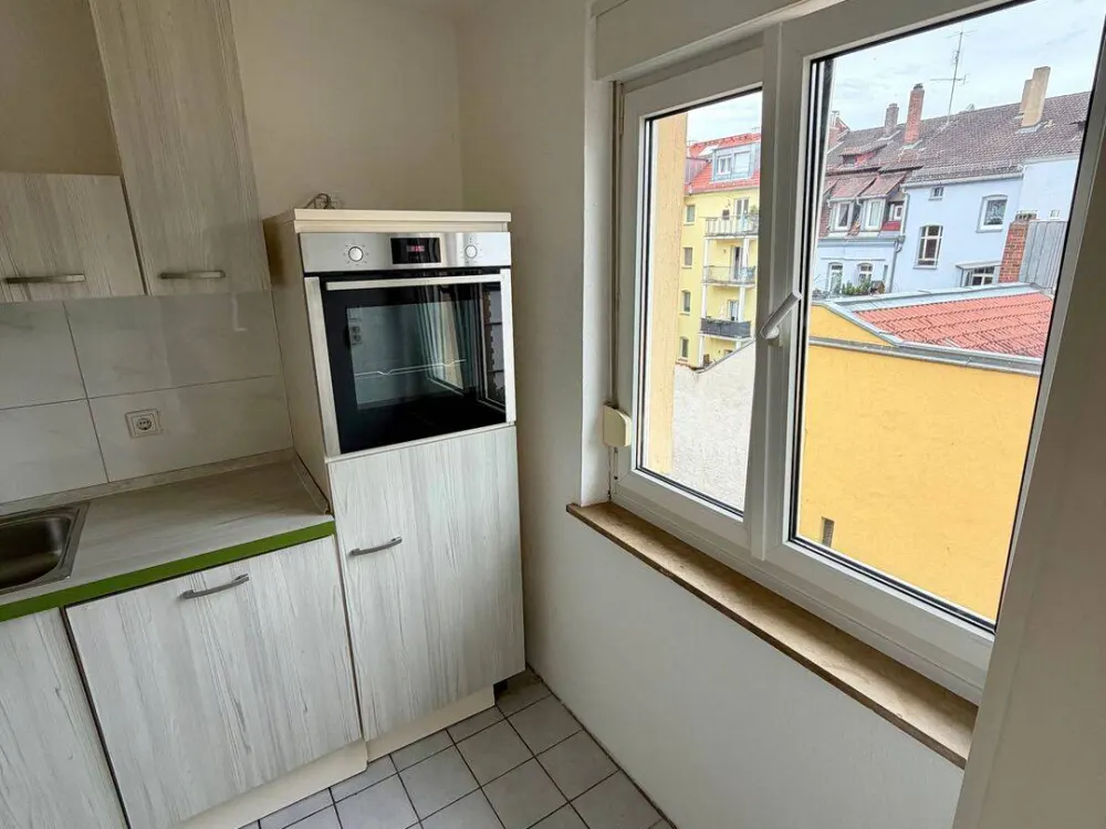 Gepflegte 2-Zimmer-Wohnung (52 m²) mit Einbauküche in zentraler Lage von Nürnberg