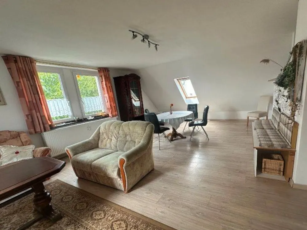 Large 3-Room Apartment in Eilenburg-Behlitz, 90 m², 1st Floor