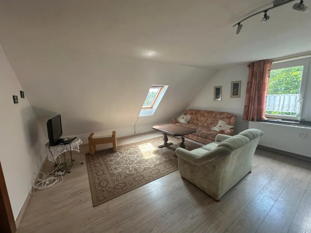 Large 3-Room Apartment in Eilenburg-Behlitz, 90 m², 1st Floor