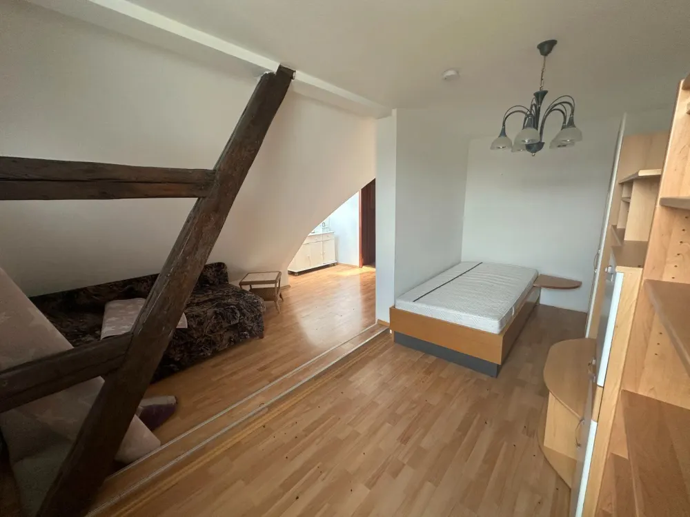 Large 3-Room Apartment in Eilenburg-Behlitz, 90 m², 1st Floor