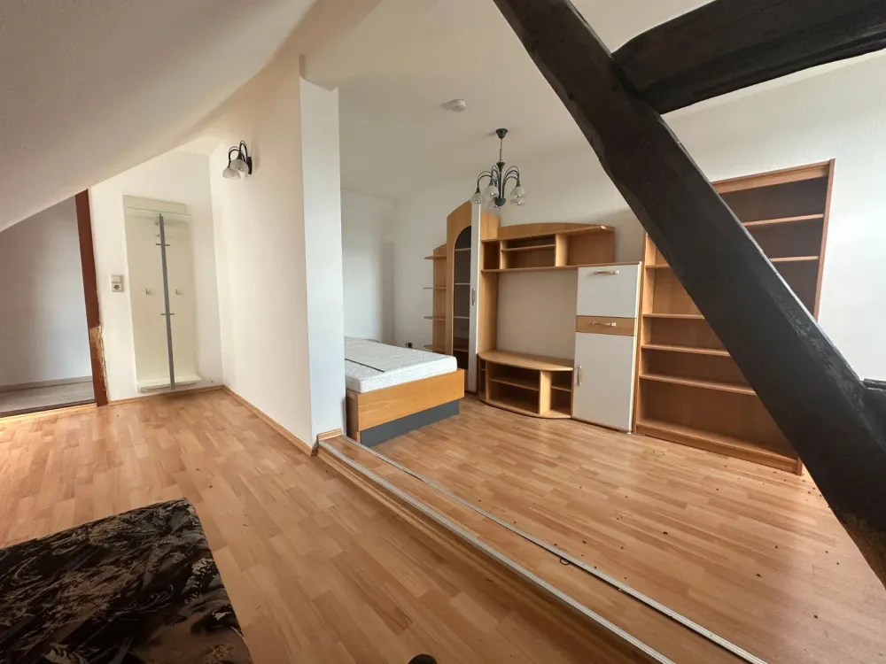 Large 3-Room Apartment in Eilenburg-Behlitz, 90 m², 1st Floor