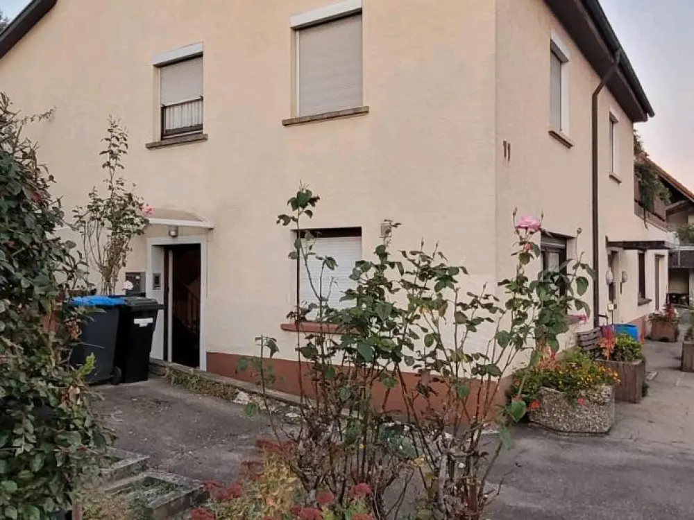 2,5 Zimmer DG Wohnung in ruhiger Lage