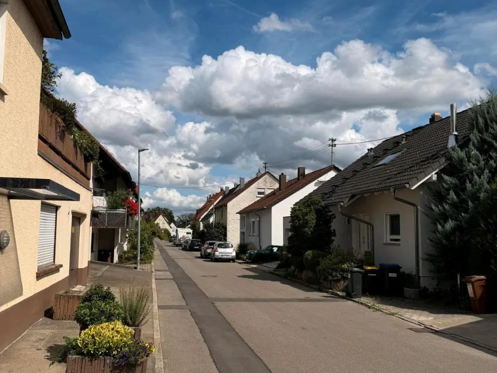 2,5 Zimmer DG Wohnung in ruhiger Lage