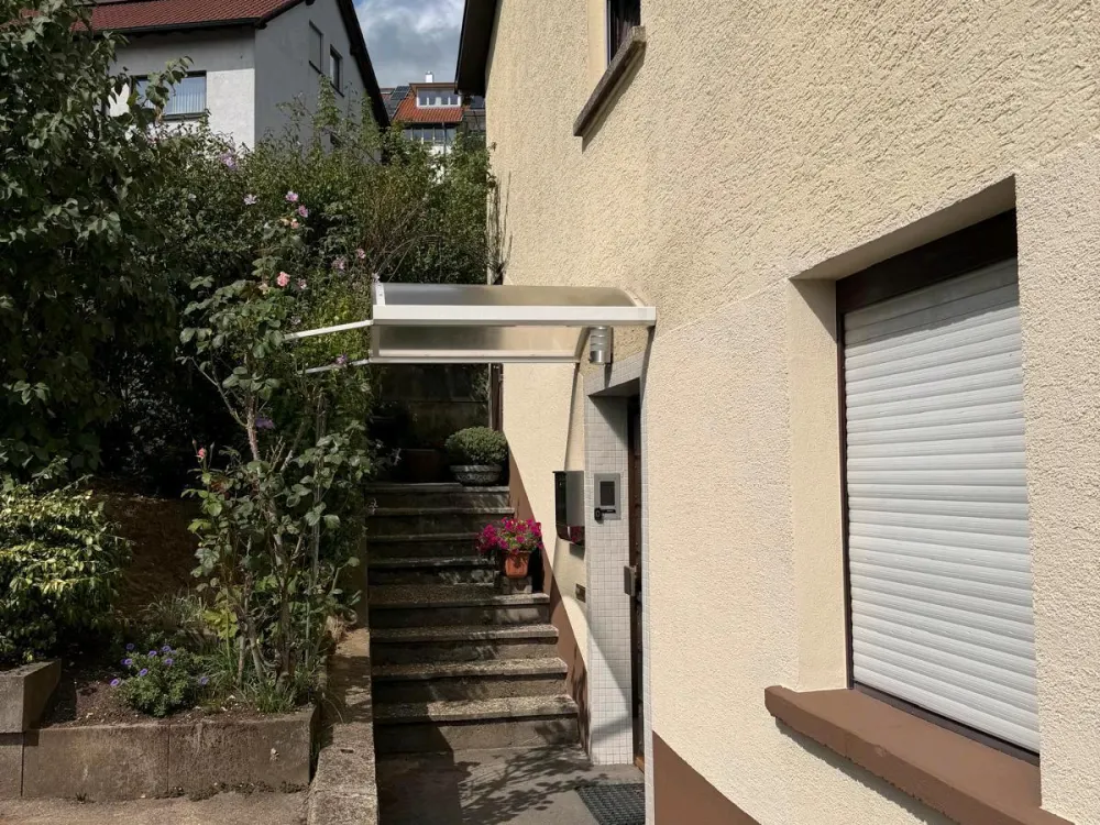 2,5 Zimmer DG Wohnung in ruhiger Lage