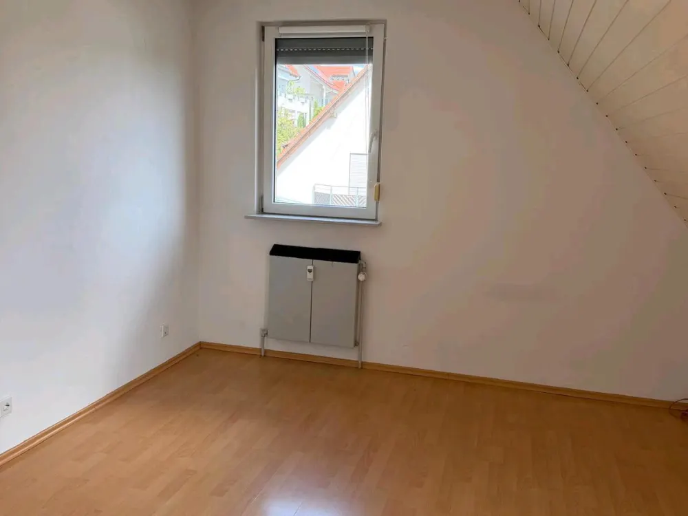2,5 Zimmer DG Wohnung in ruhiger Lage