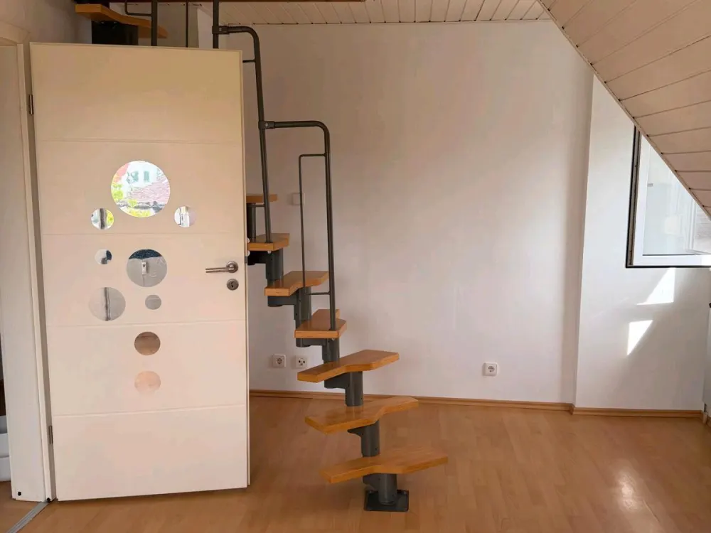 2,5 Zimmer DG Wohnung in ruhiger Lage
