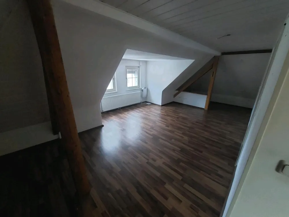 sehr zentrale Dachgeschosswohnung in Kelsterbach