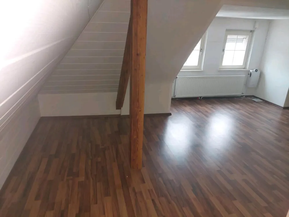 sehr zentrale Dachgeschosswohnung in Kelsterbach