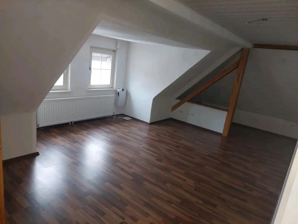 sehr zentrale Dachgeschosswohnung in Kelsterbach
