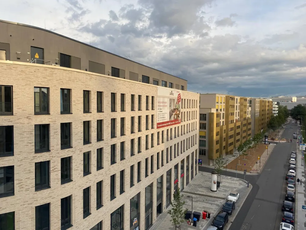 * große Terrasse und moderne 2 Zimmer-Wohnung mit herrlicher Terrasse in der Altstadt *
