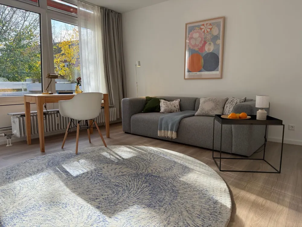 Sanierte, möblierte Wohnung in zentraler Lage mit großer Terrasse