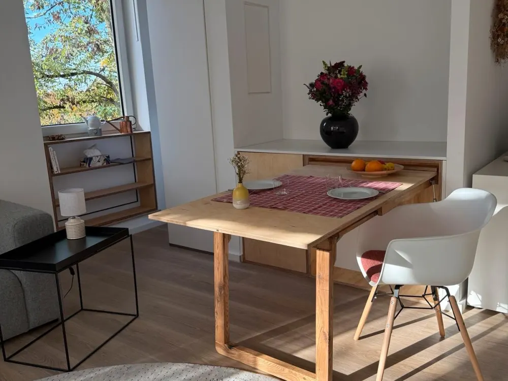 Sanierte, möblierte Wohnung in zentraler Lage mit großer Terrasse