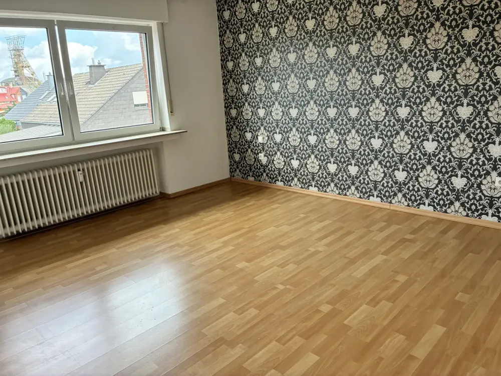 Sehr schöne 4 Zimmerwohnung im 1.OG zu vermieten