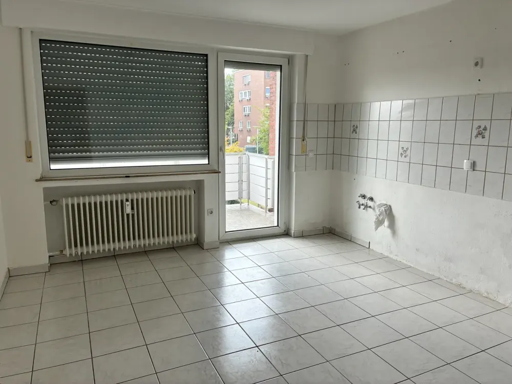 Sehr schöne 4 Zimmerwohnung im 1.OG zu vermieten