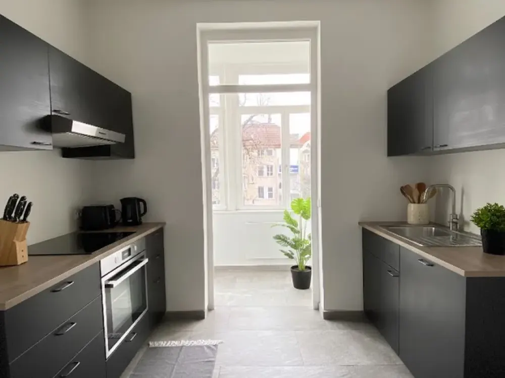 Hochwertig sanierte 4-Zimmer Wohnung mit wunderschönem Wintergarten 🍀