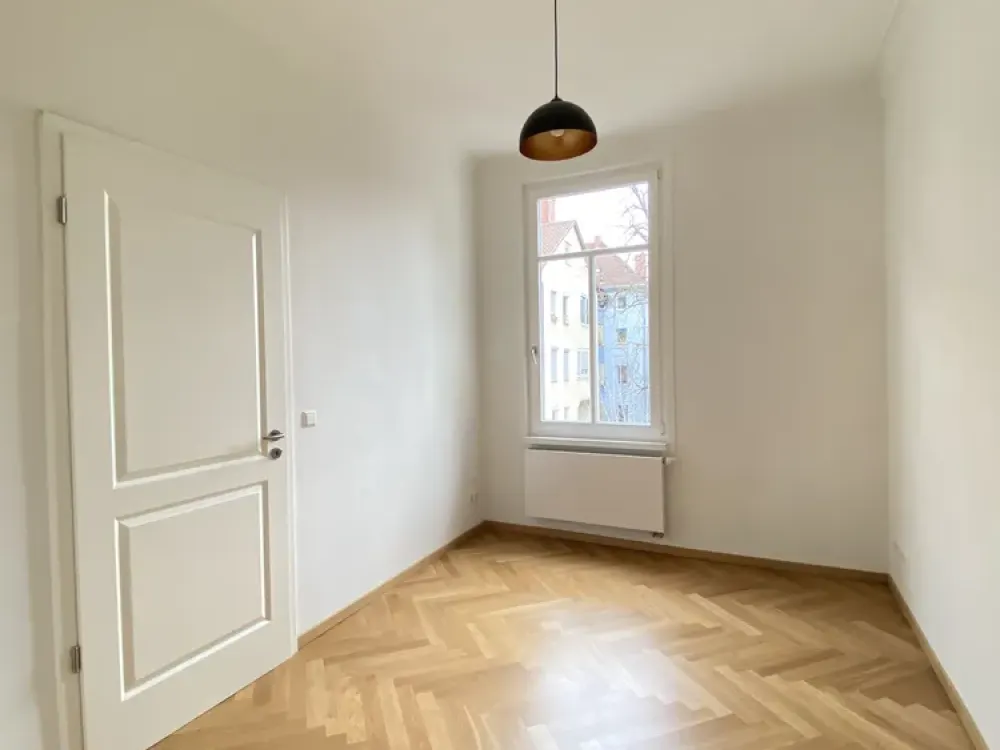 Hochwertig sanierte 4-Zimmer Wohnung mit wunderschönem Wintergarten 🍀