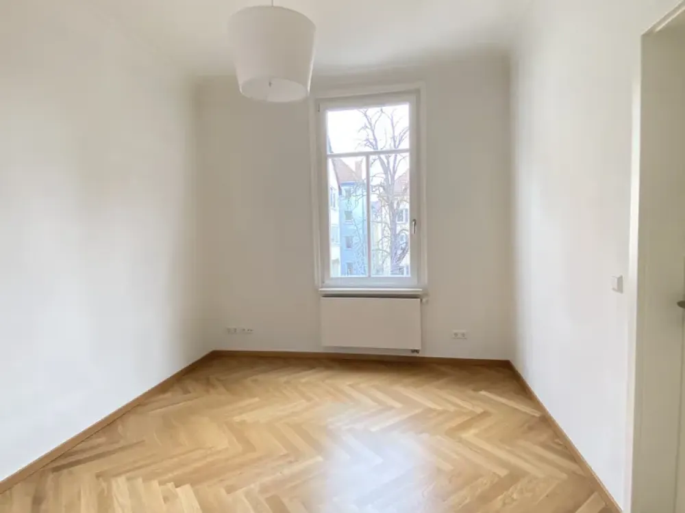 Hochwertig sanierte 4-Zimmer Wohnung mit wunderschönem Wintergarten 🍀