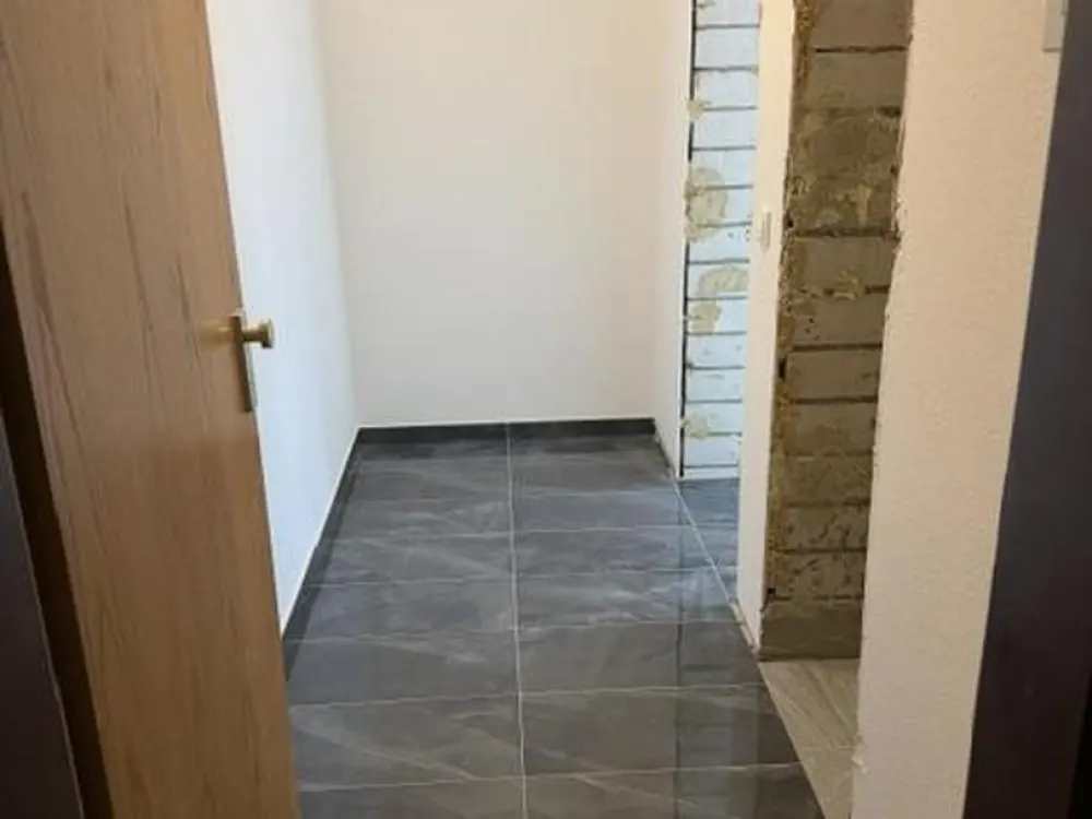 Schmuckstück - 1 - Zimmer - EG - Terrassenwohnung -neu renoviert