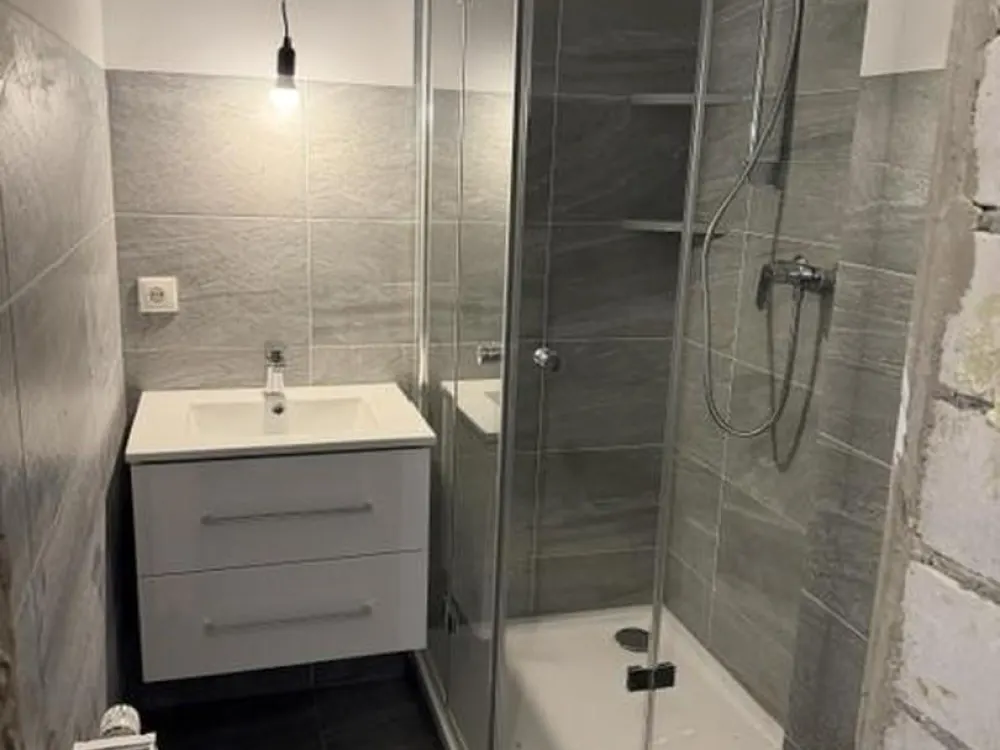 Schmuckstück - 1 - Zimmer - EG - Terrassenwohnung -neu renoviert