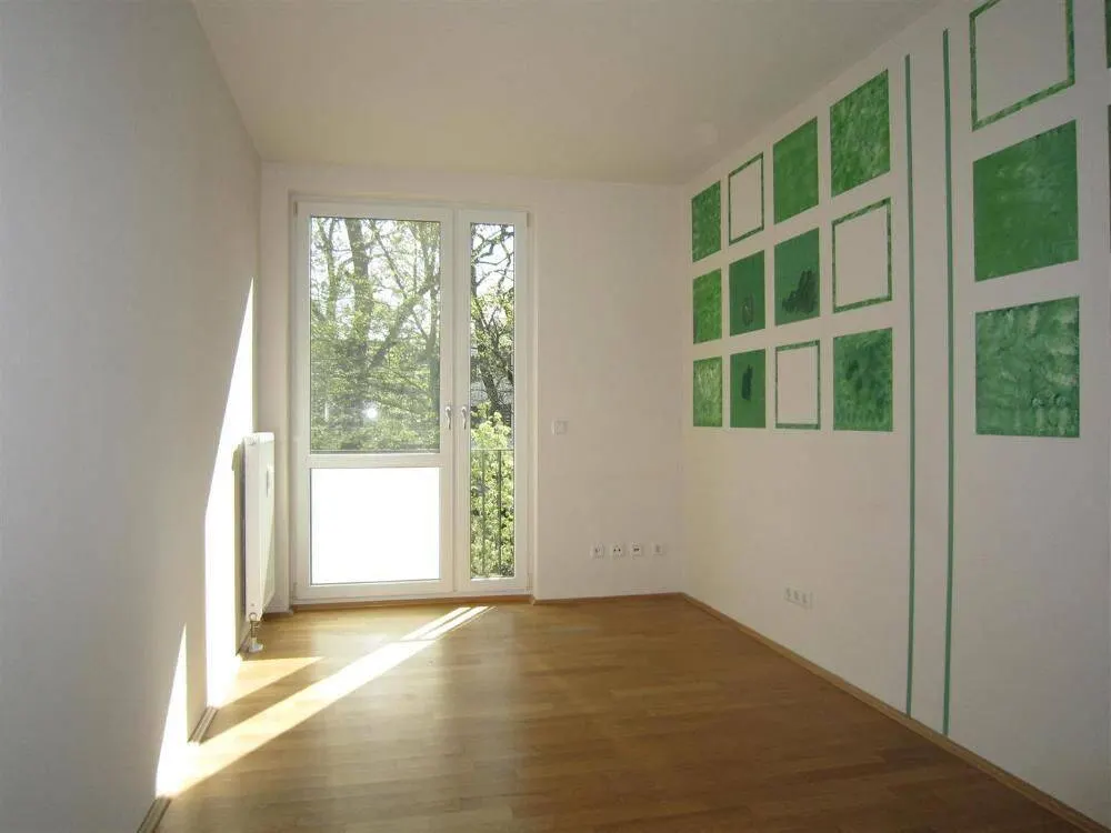 Vermietung einer hellen 3 Zimmer Wohnung mit Balkon, Aufzug und Tiefgaragenstellplatz im Seegershof!