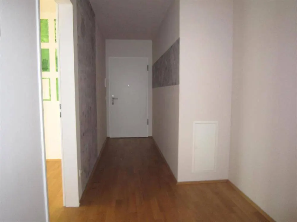 Vermietung einer hellen 3 Zimmer Wohnung mit Balkon, Aufzug und Tiefgaragenstellplatz im Seegershof!